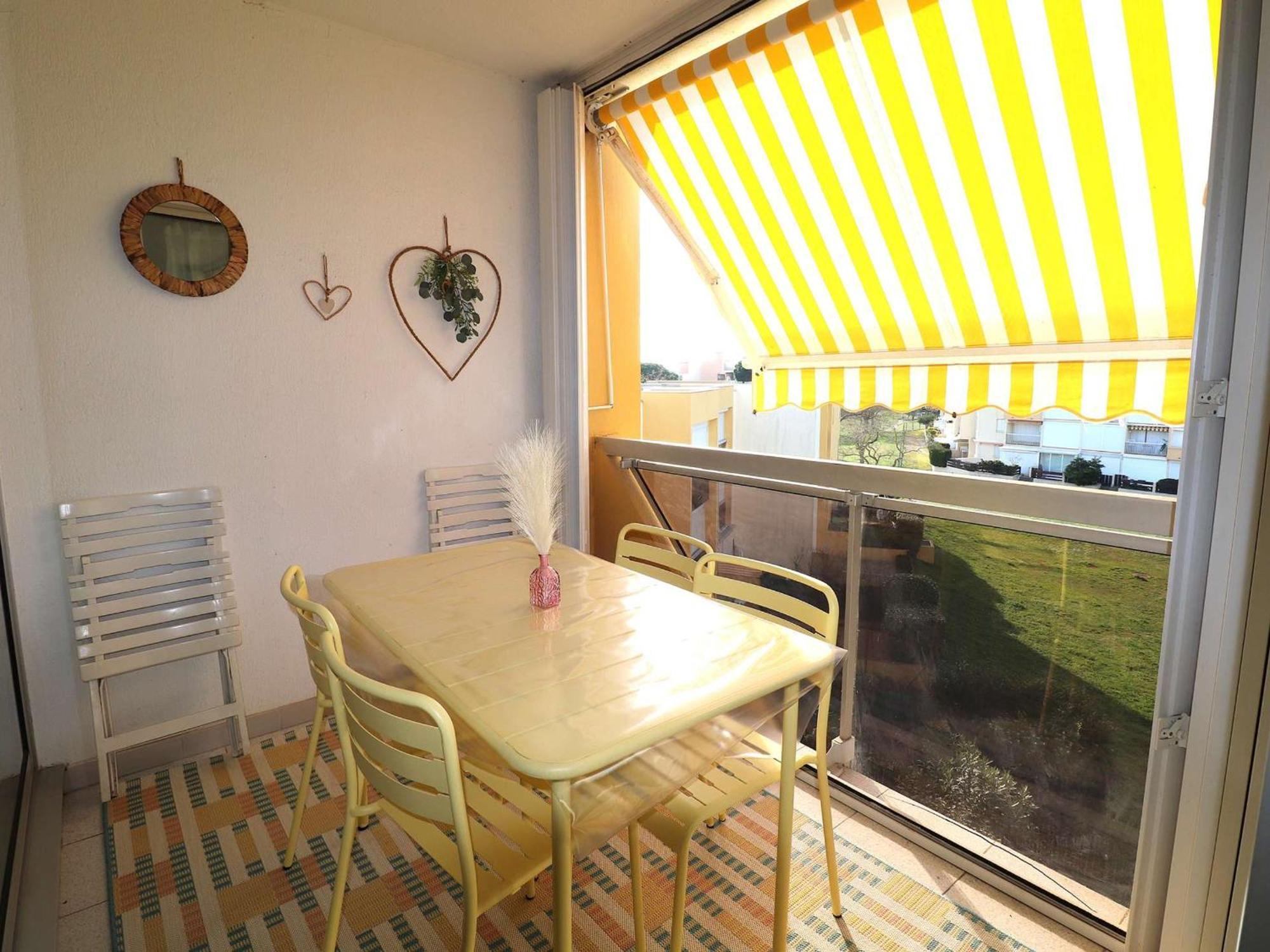 Spacieux 3 Pieces Climatise Avec Terrasse Et Garage - Fr-1-307-281 * Le Grau-du-Roi